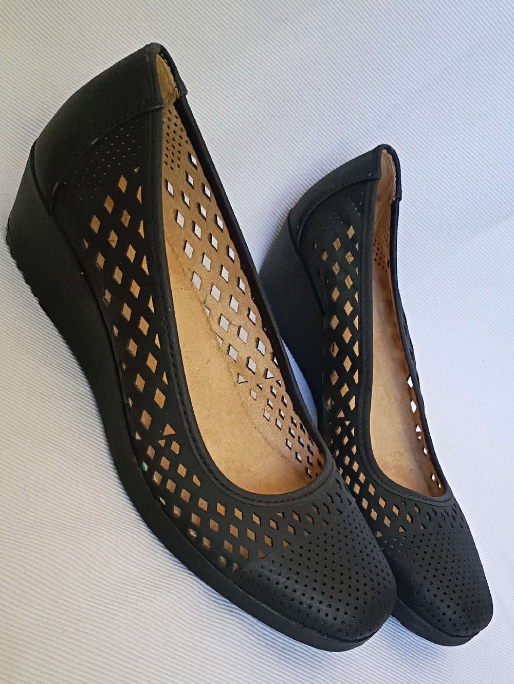 Naturalizer Women's Lattice Cut Wedge